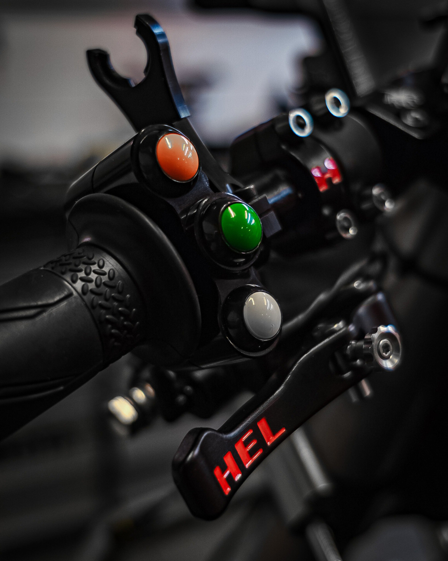 hel-bar-mounted-finger-brake thumb brake